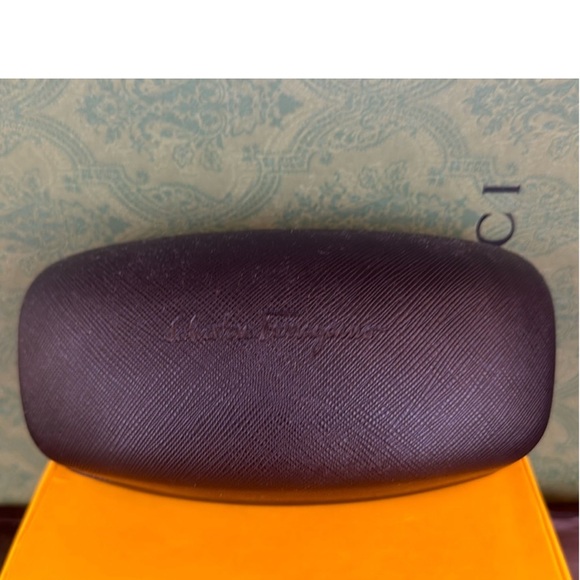 Salvatore Ferragamo Oversized Gradient
Sunglasses 100% Authentic
$229 $559 - Picture 7 of 7